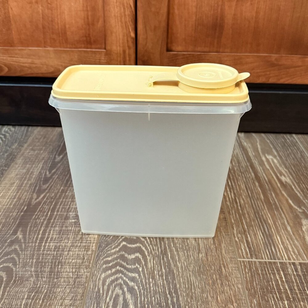 Tupperware Cereal Keeper